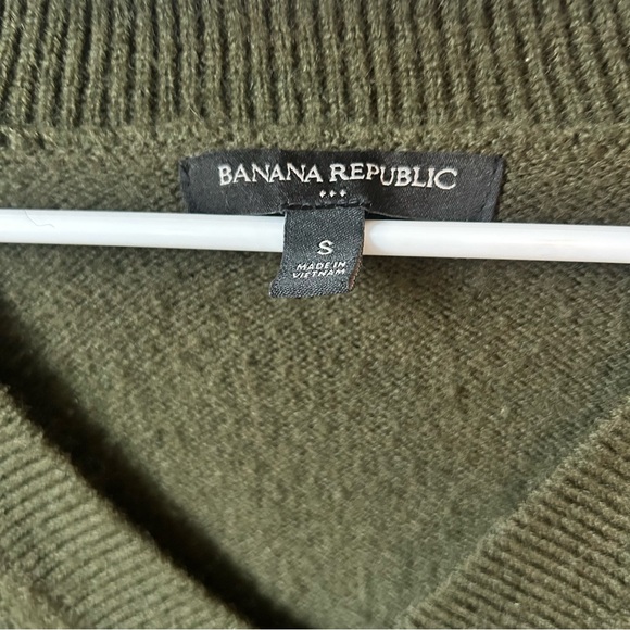 Banana Republic Sweater - Picture 3 of 4